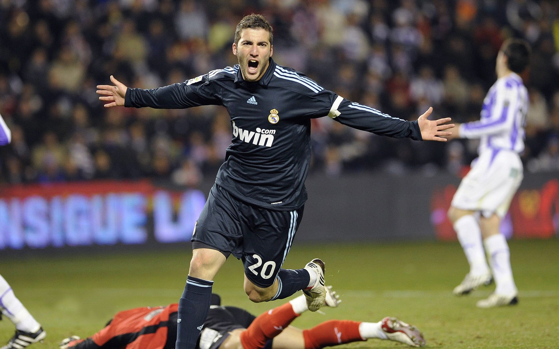 中国足球品牌建设动力不足，中国足球运动品牌